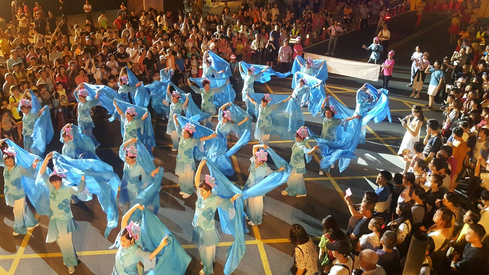 踩街活動進入最高潮 藝穗節今晚將閉幕