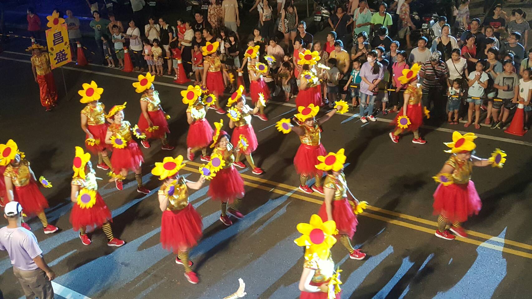 踩街活動進入最高潮 藝穗節今晚將閉幕