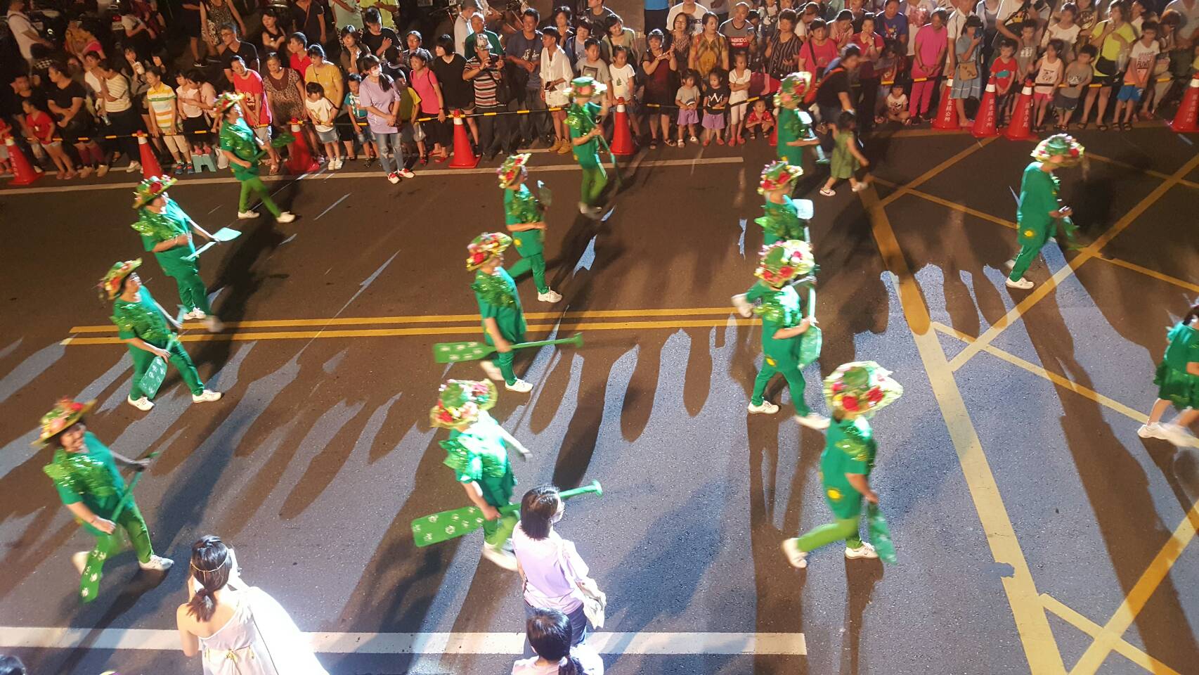 踩街活動進入最高潮 藝穗節今晚將閉幕