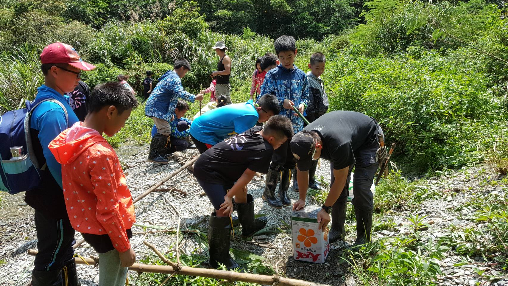 板橋國小書香傳愛 蘭陽溯溪叭浪嗨翻天