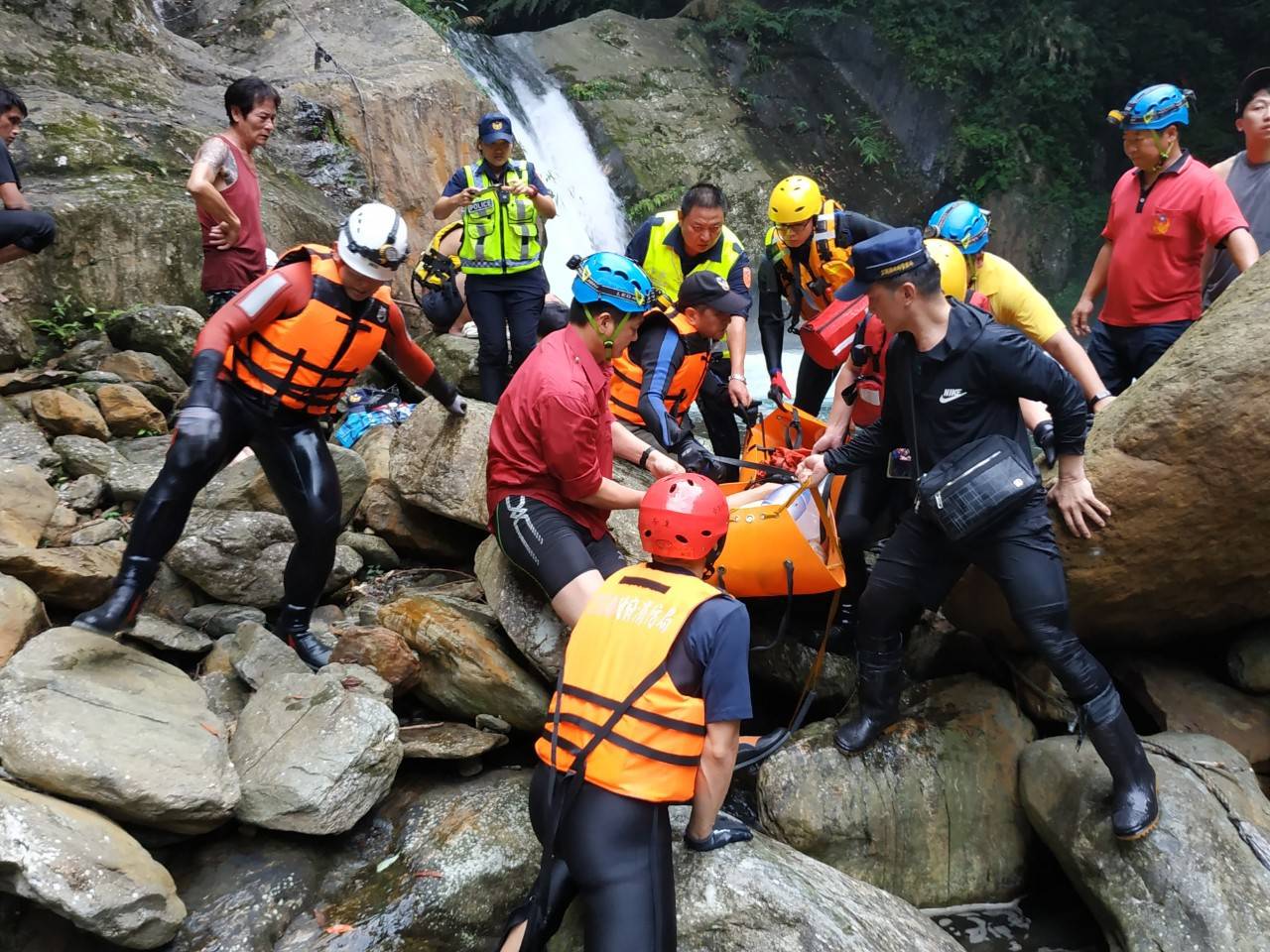 南澳金岳瀑布又傳溺水意外 一名年約30餘歲男子溺水死亡