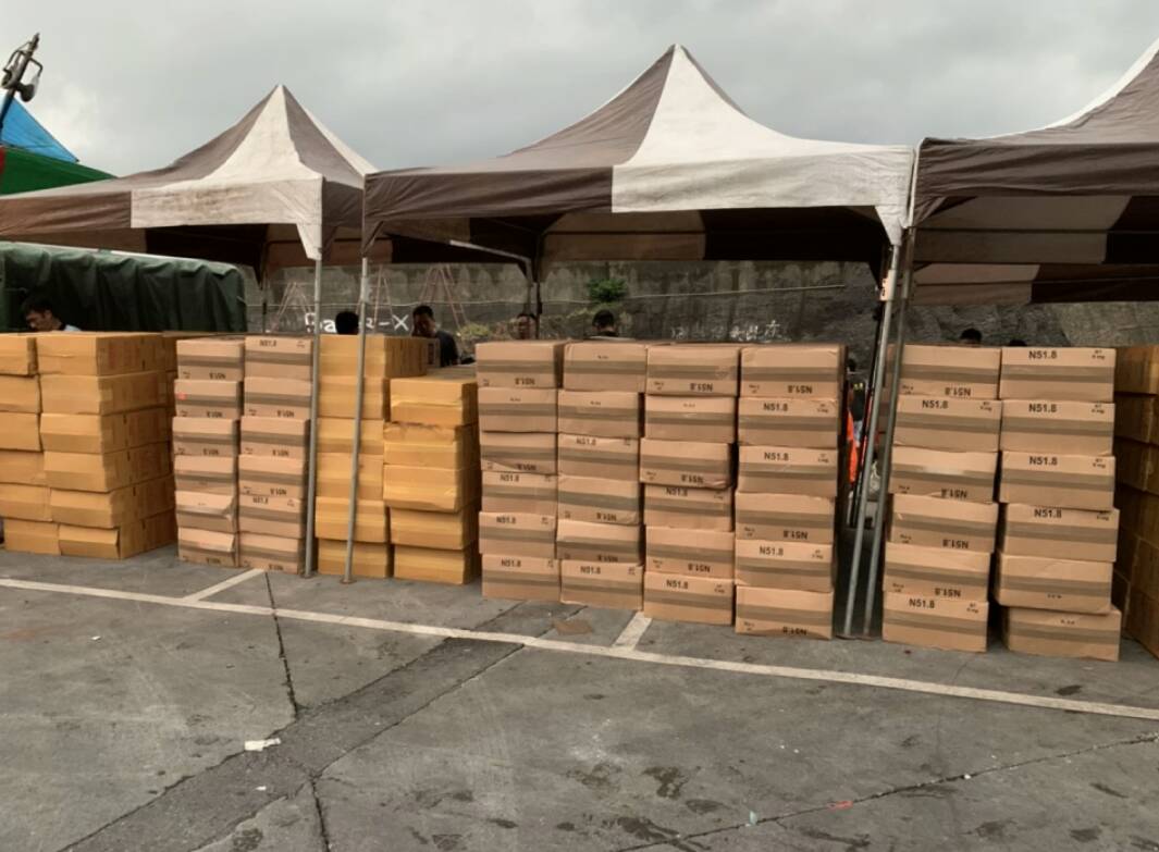 海巡署大溪漁港查獲2漁船走私菸 近130萬包價約二千四百萬元