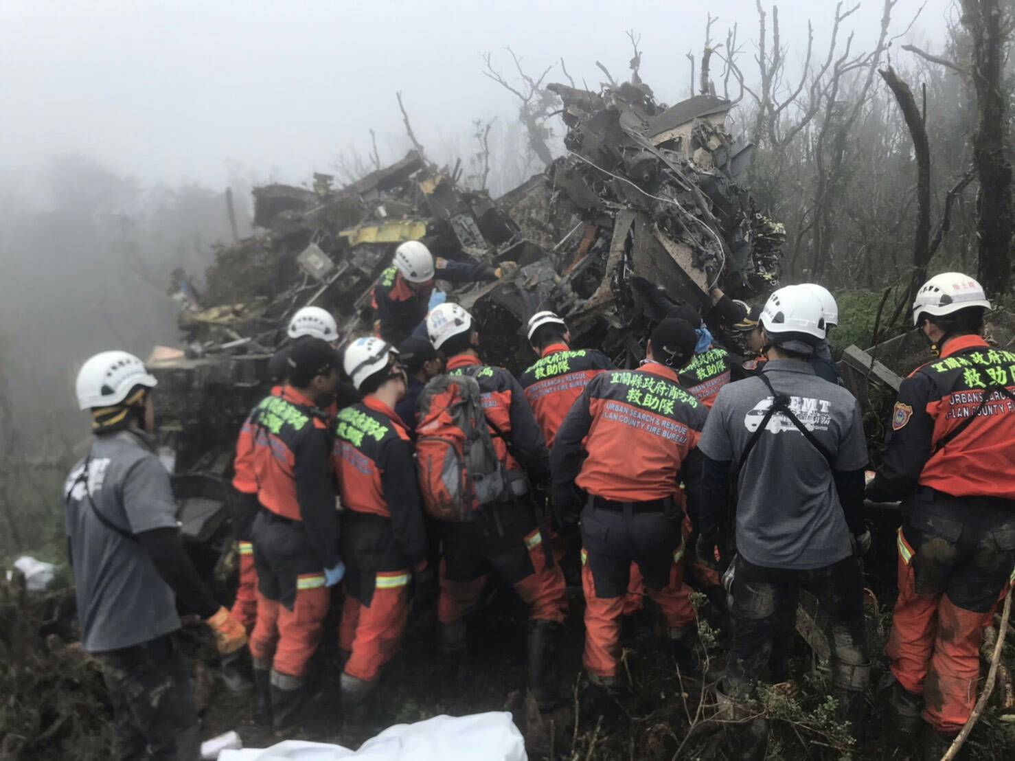 空軍救護隊黑鷹直升機失事 國防部派駐軍特戰急搜中