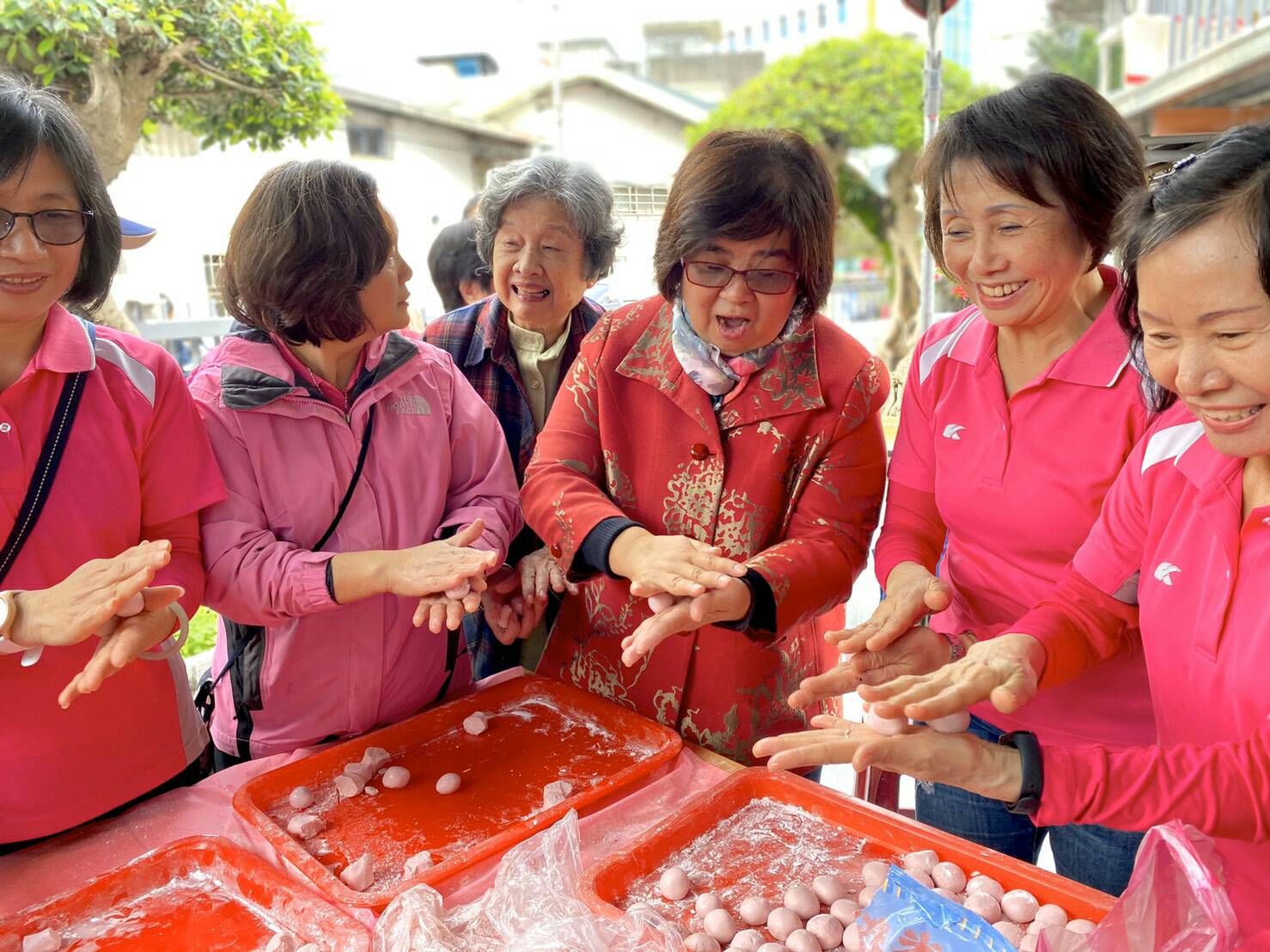 羅東仁德社區中心落成啟用 搓紅圓慶入厝好彩頭