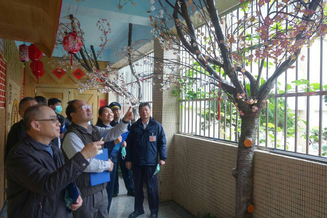窗外月高牆天燈 另類慶元宵為民祈福