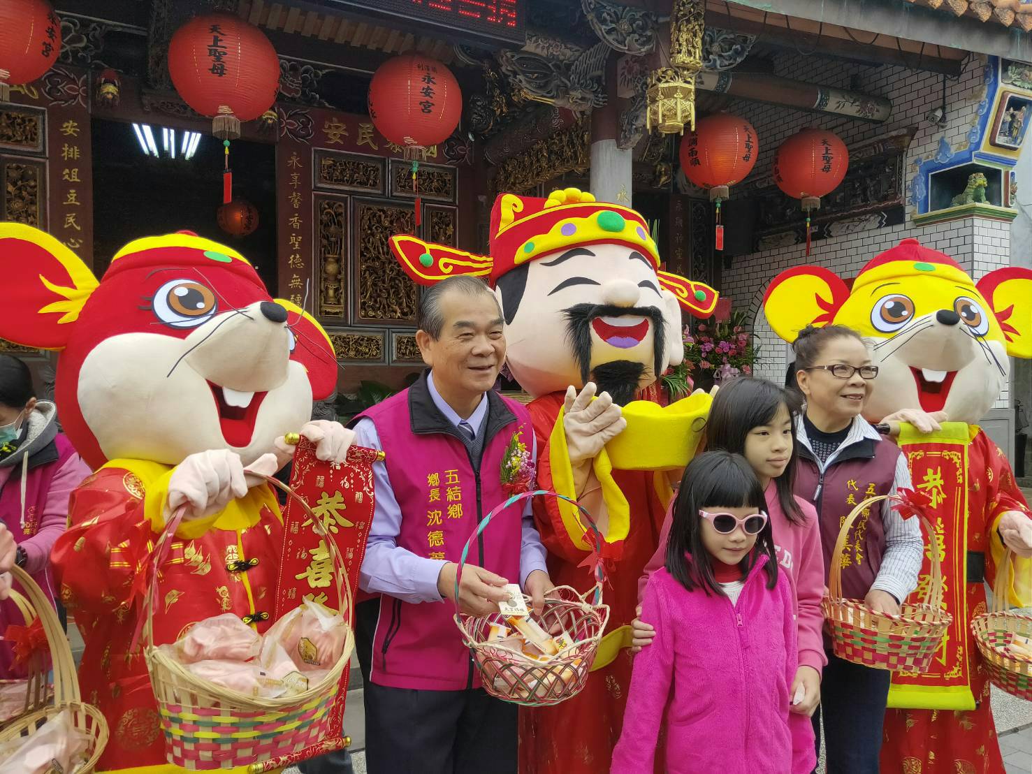 五結鄉元宵走尪除疫祈福 永安宮百人神轎千人鑽轎腳