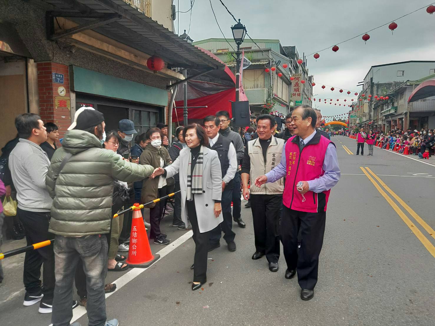 五結鄉元宵走尪除疫祈福 永安宮百人神轎千人鑽轎腳