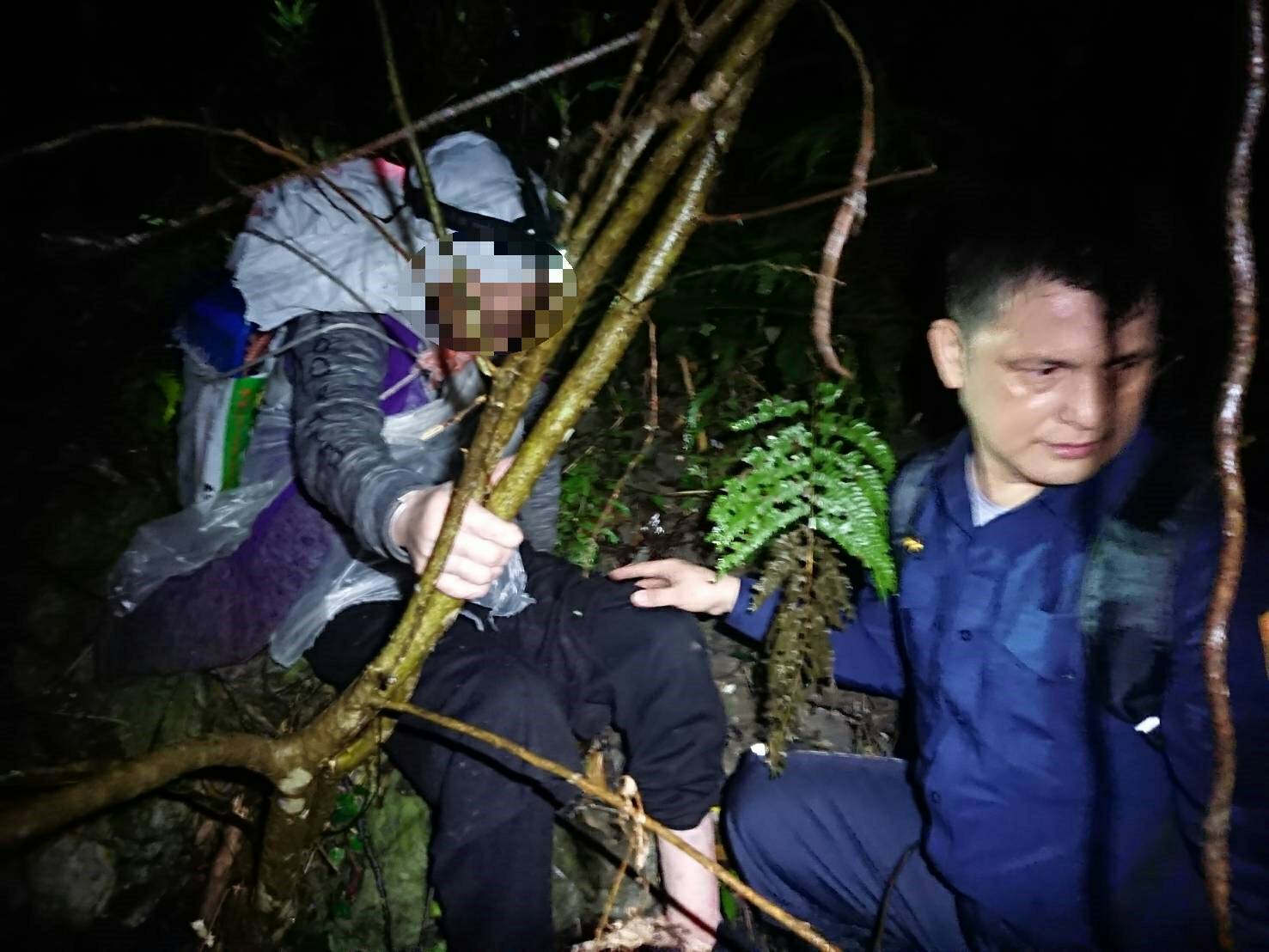 潘姓女登山客失聯 蘇澳警方漏夜成功救援