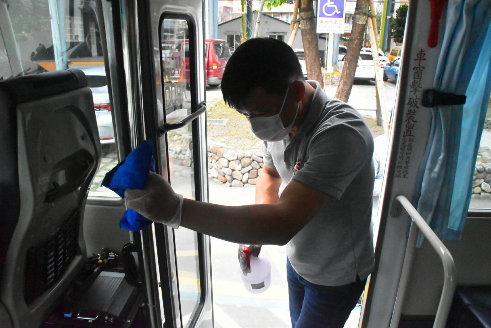 防範新冠病毒 三星鄉免費公車每日消毒