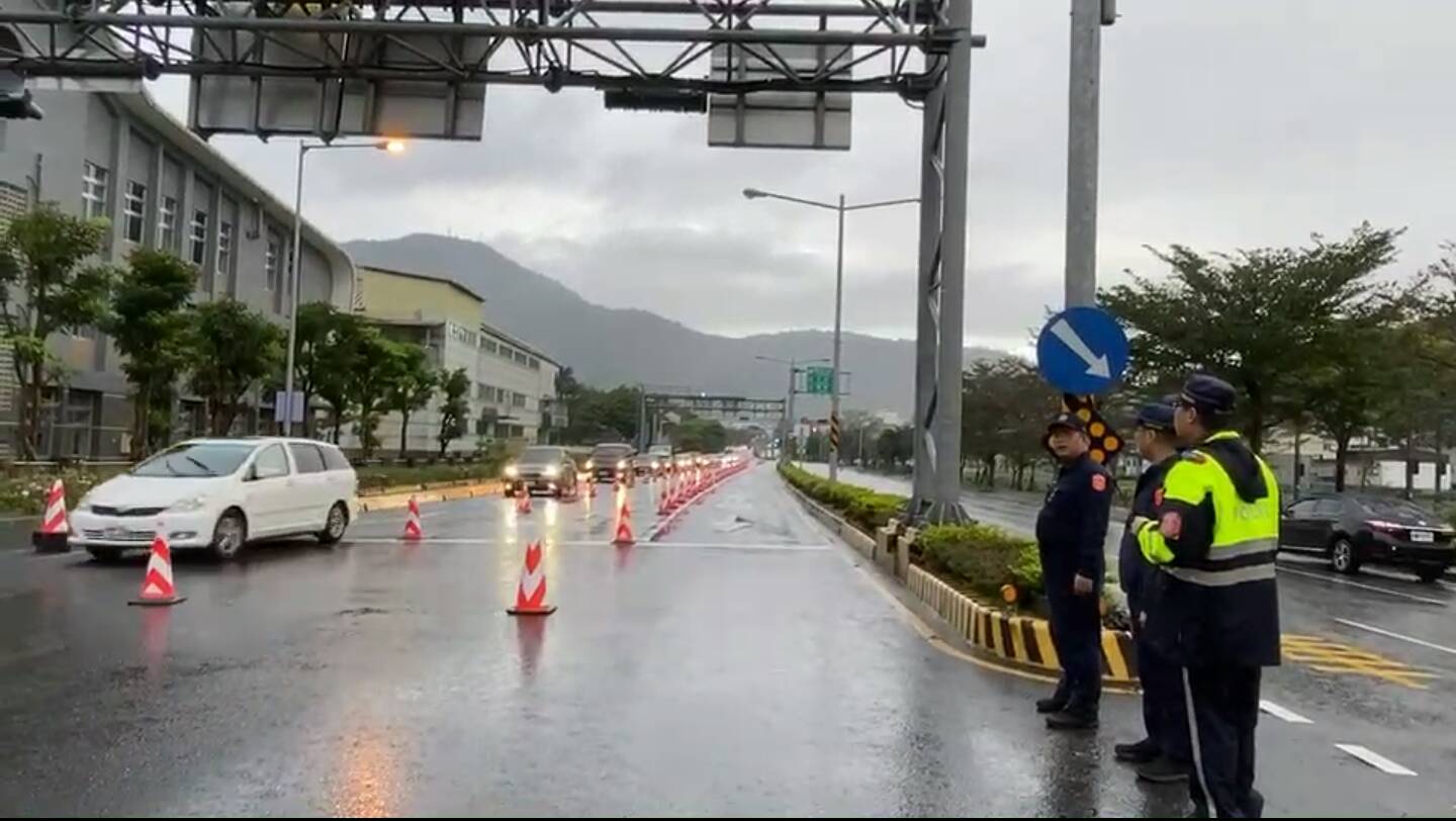 228連假首日蘇花改車潮湧現 疫情影響轉往花東旅遊