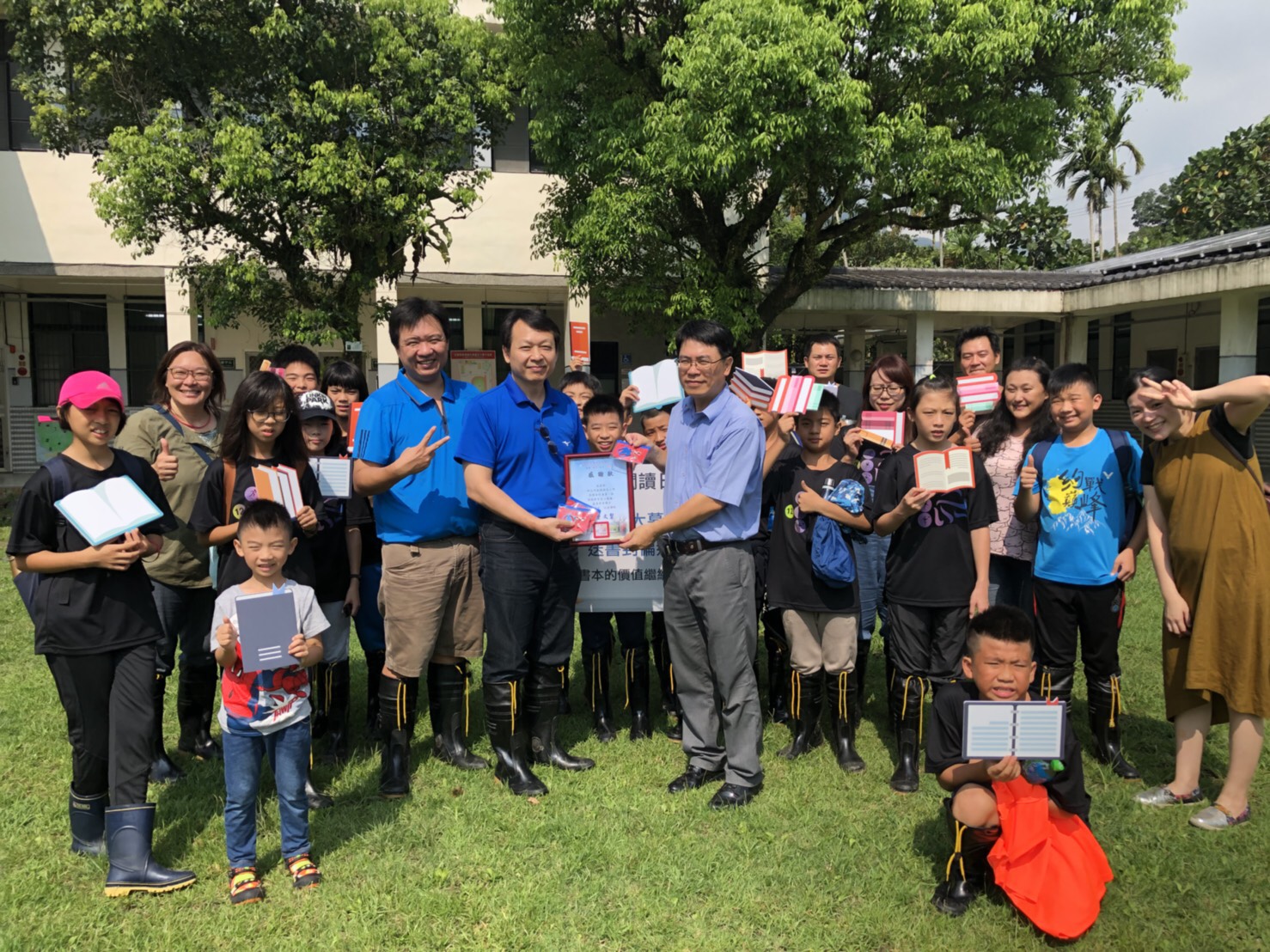 板橋國小書香傳愛 蘭陽溯溪叭浪嗨翻天