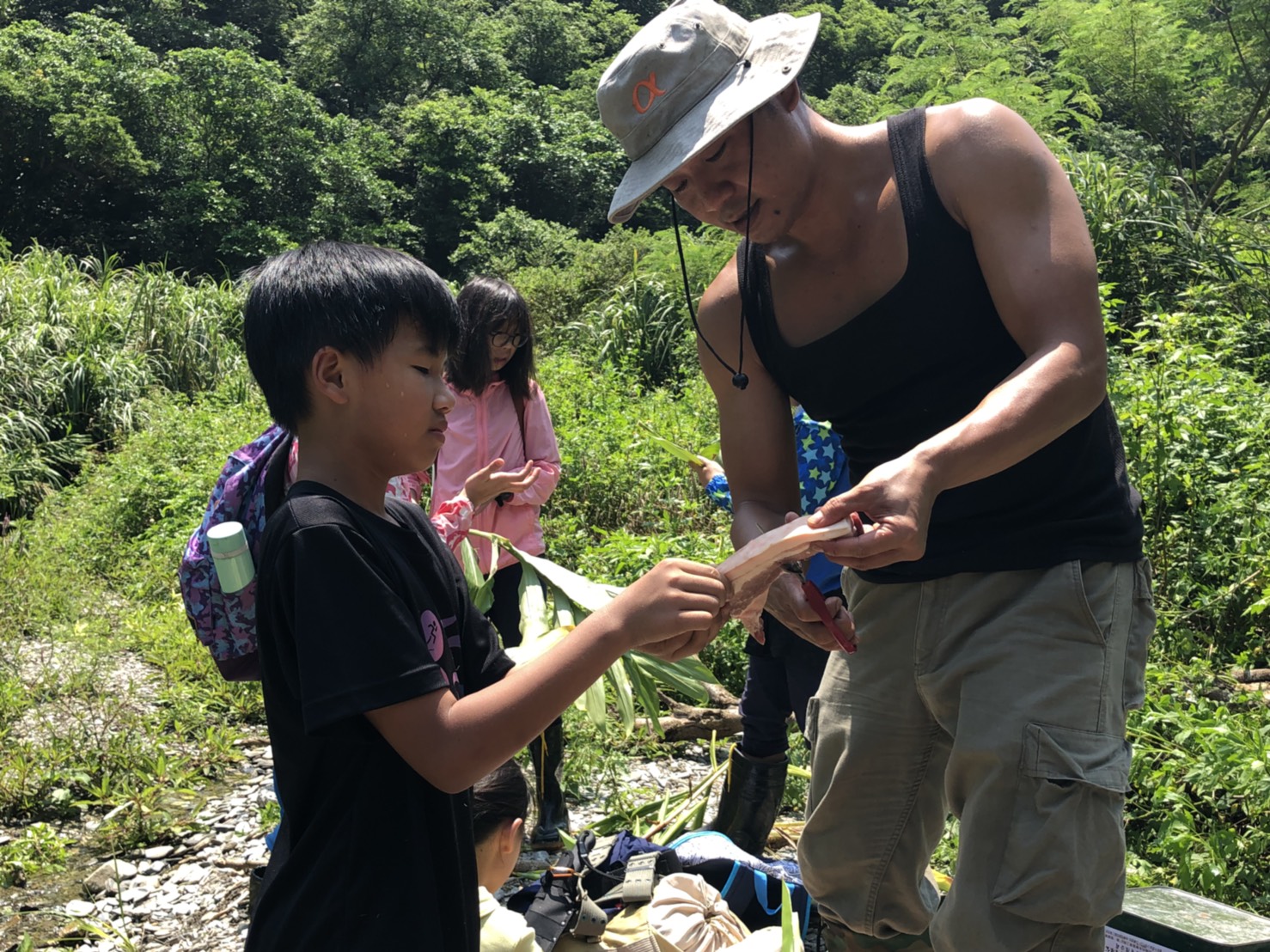 板橋國小書香傳愛 蘭陽溯溪叭浪嗨翻天