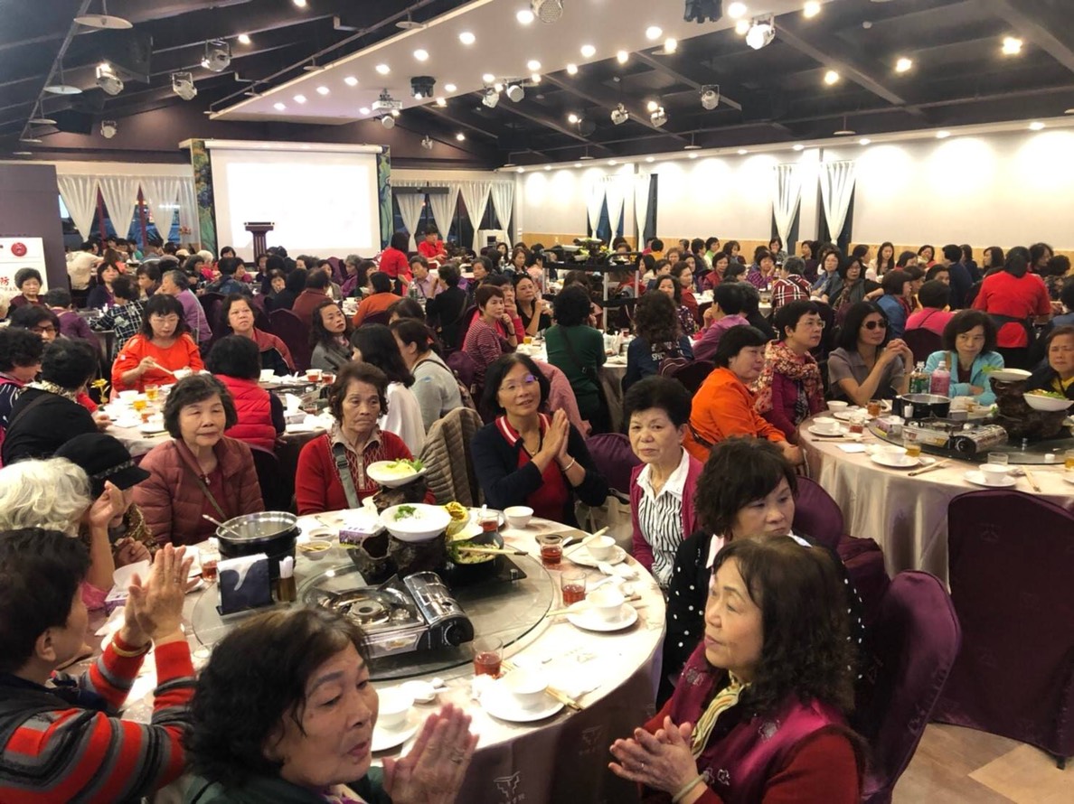 徐慧諭率進步婦女聯盟春遊 聲勢浩大