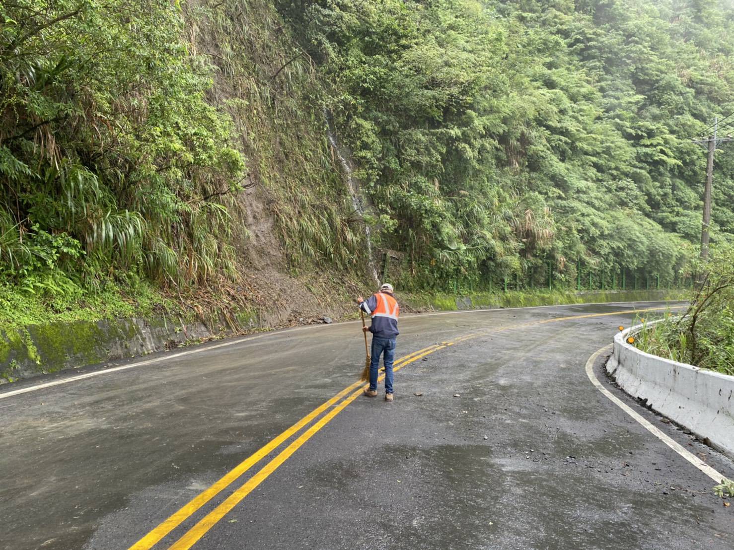 三星警方及時排除道路障礙