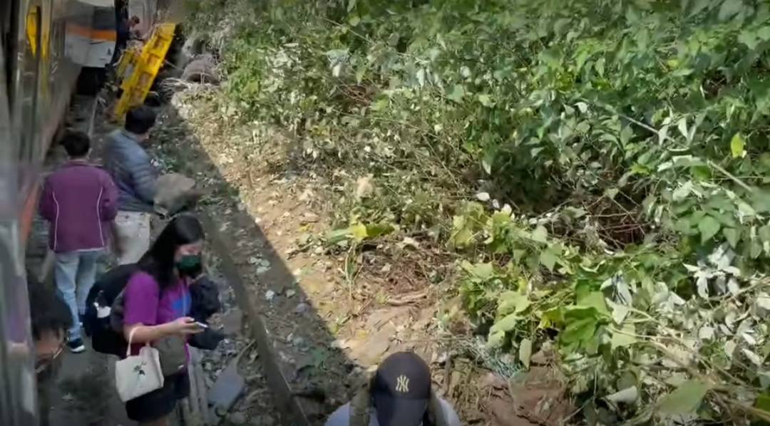 太魯閣號清水隧道出軌