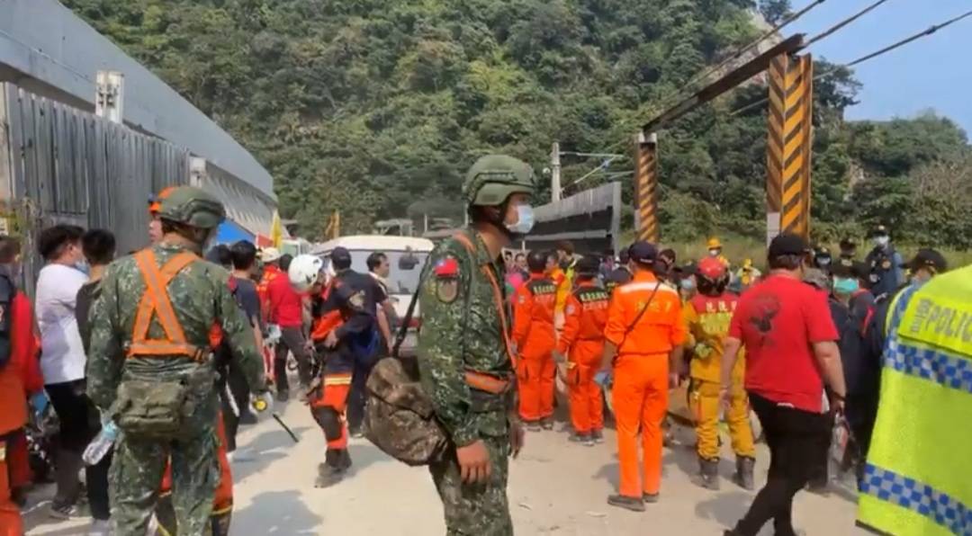太魯閣號清水隧道出軌