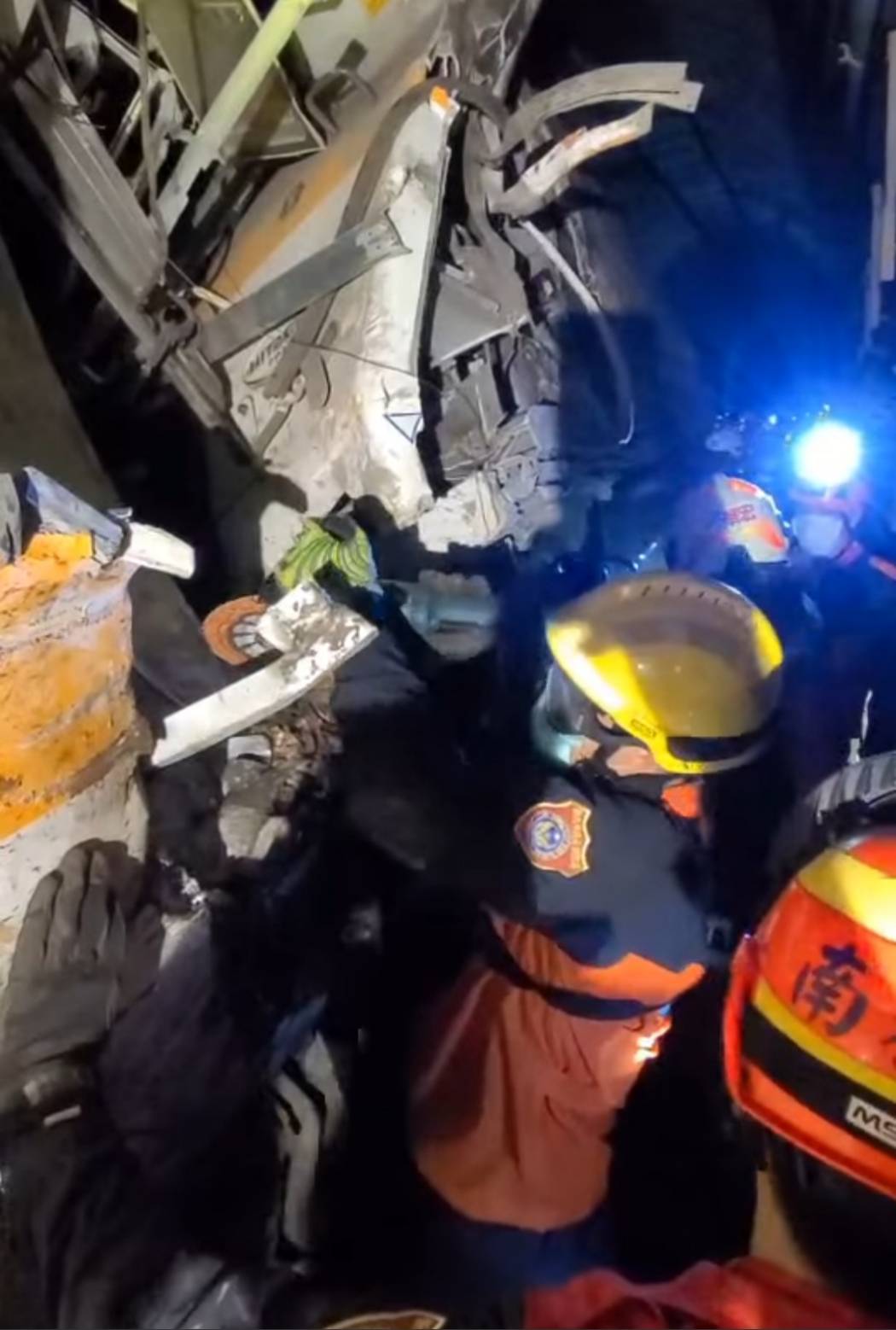 太魯閣號清水隧道出軌