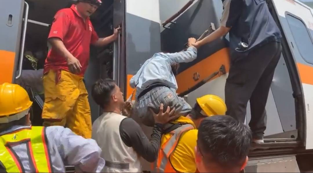 太魯閣號清水隧道出軌