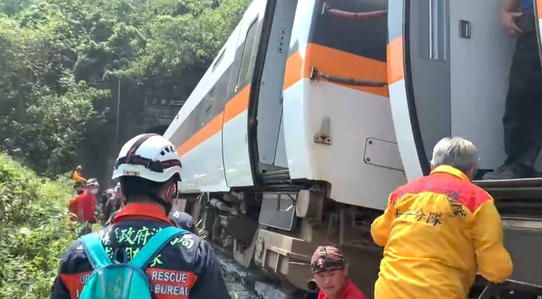 太魯閣號出軌重大事故