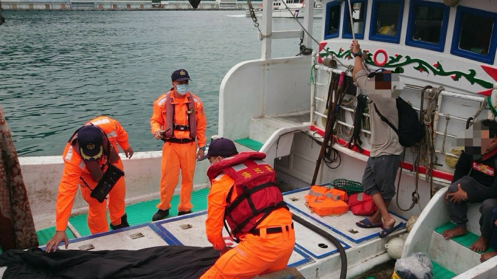 二蘇澳漁船擦撞8船員落海