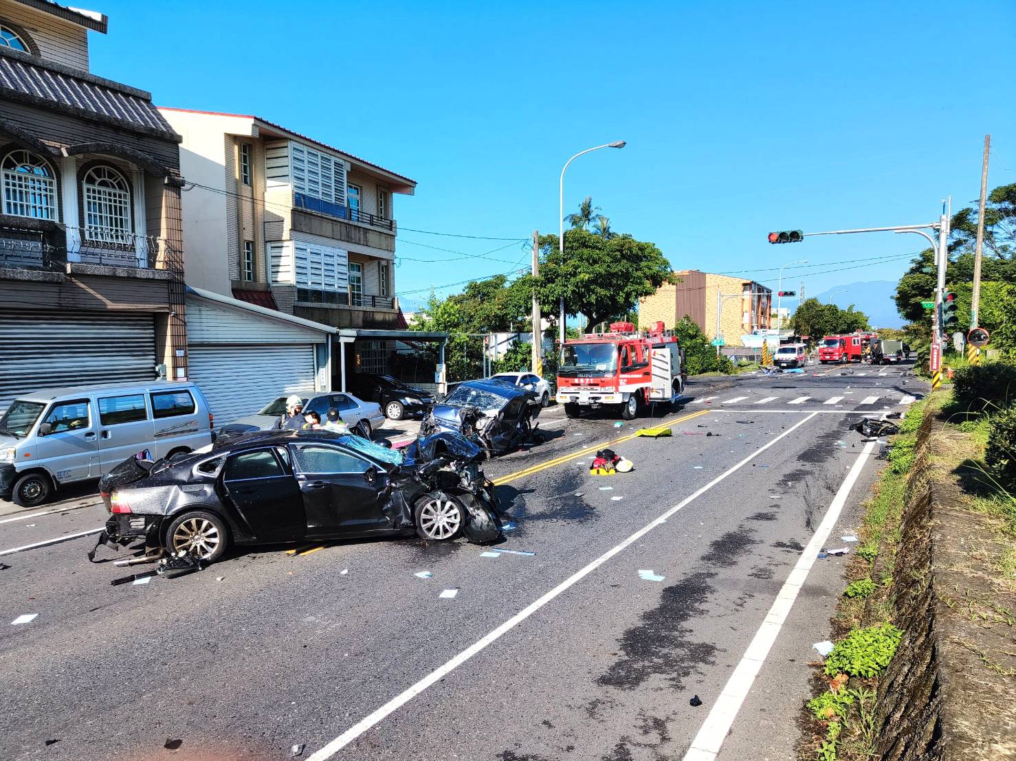 五結溪濱路連環車禍