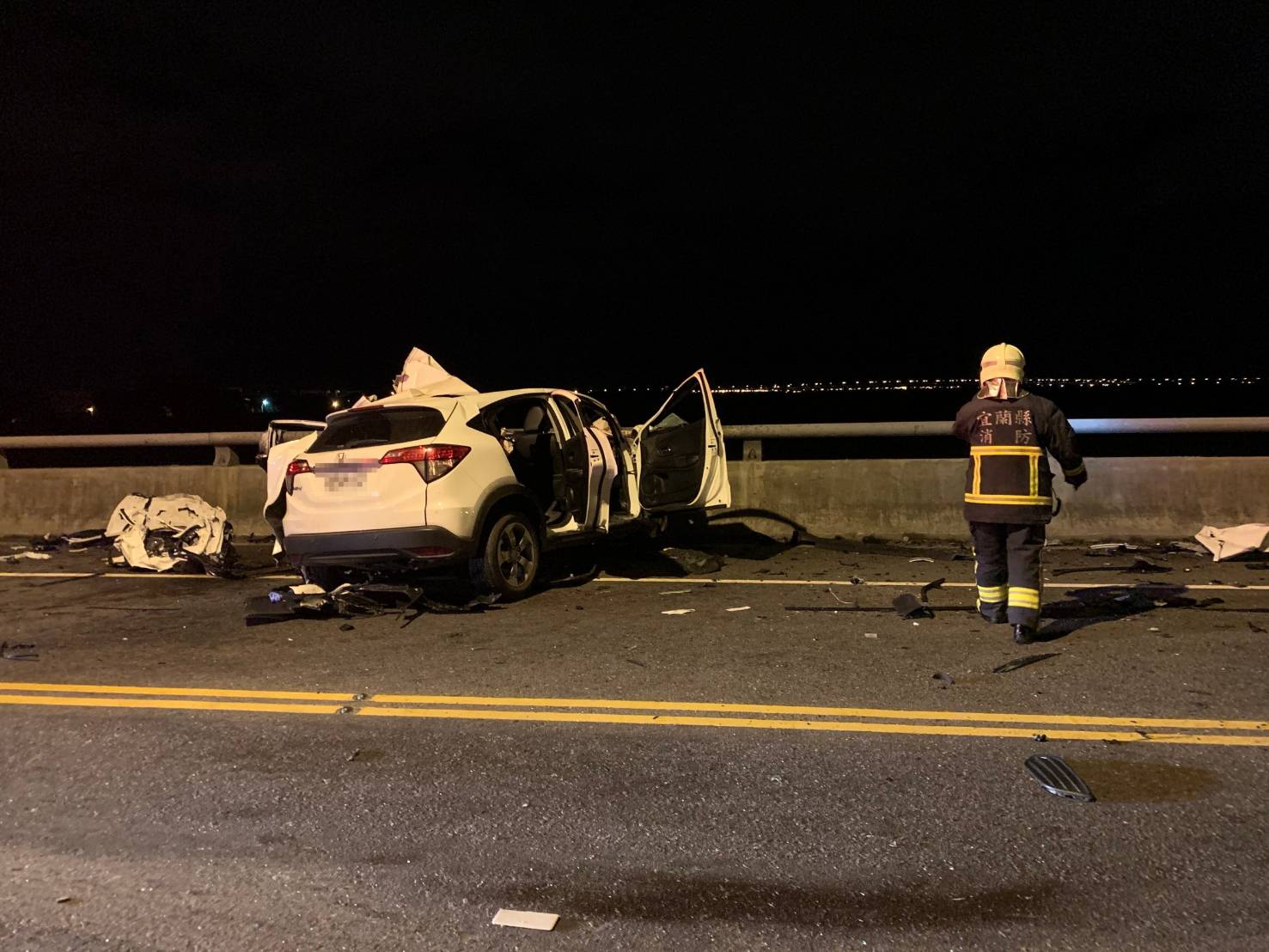 噶瑪蘭橋自小客與化學槽車碰撞