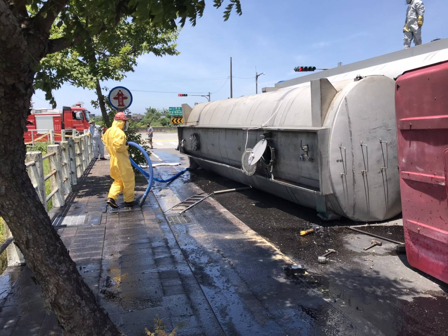 化學槽車翻覆