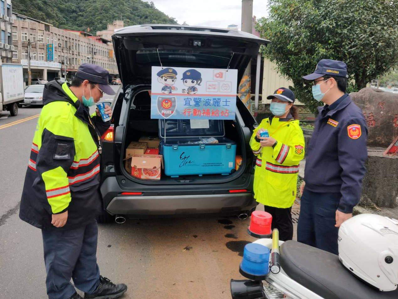 警察疏導交通真辛勞