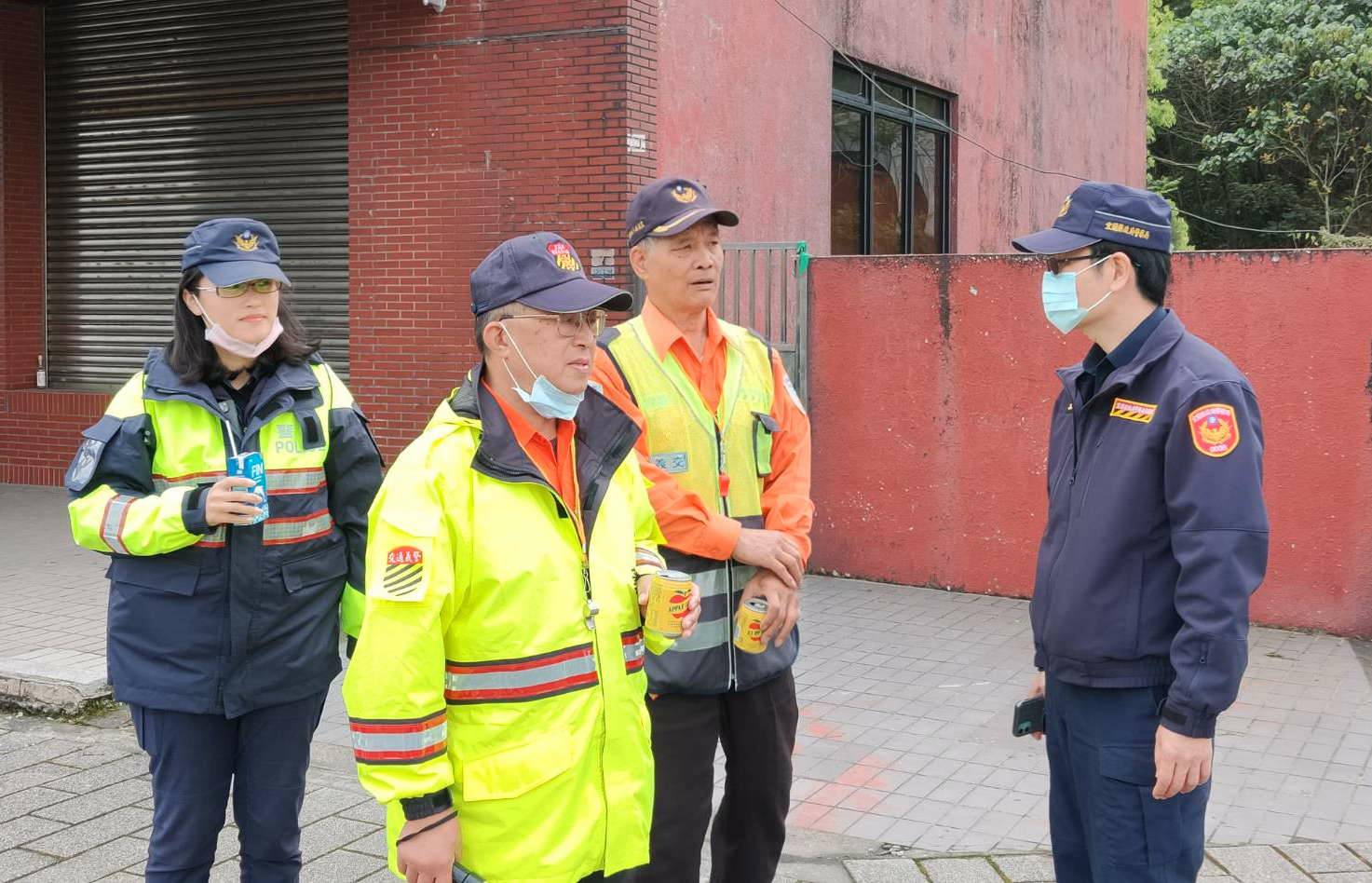 警察疏導交通真辛勞
