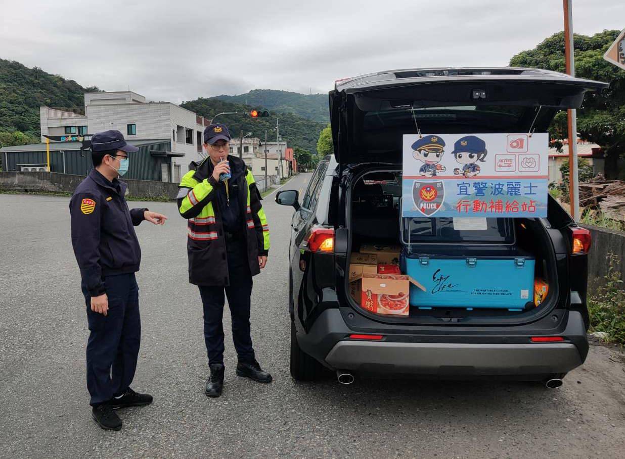 警察疏導交通真辛勞