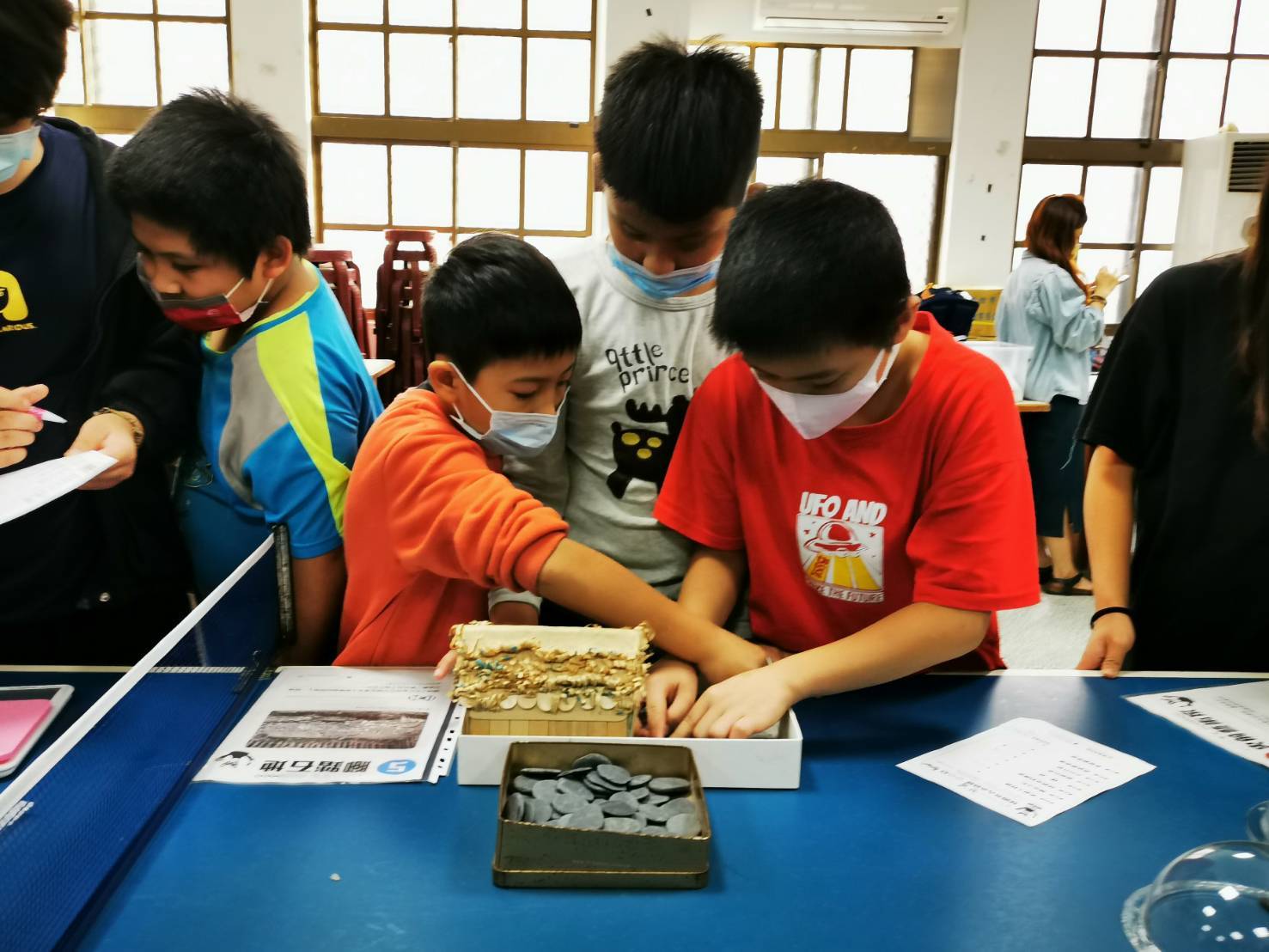 學童探索漢本考古遺址