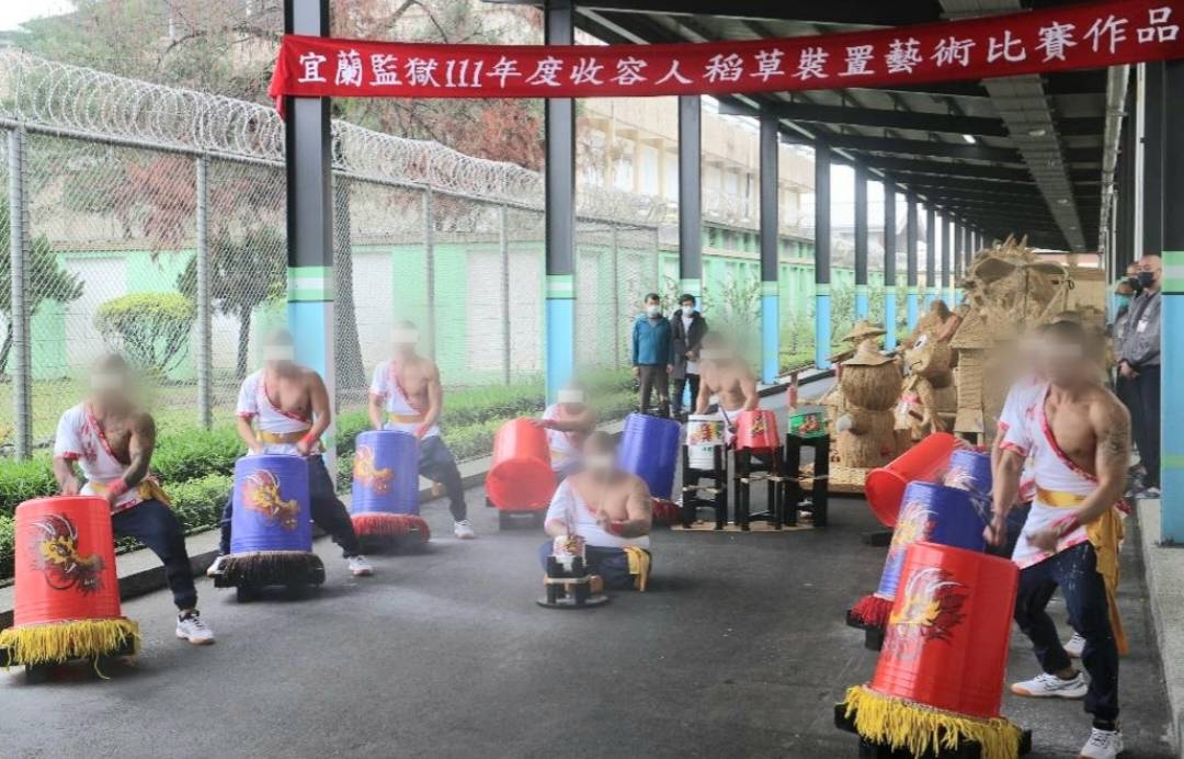 宜監收容人稻草裝置藝術