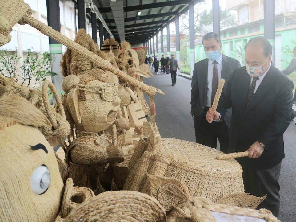 宜監收容人稻草裝置藝術