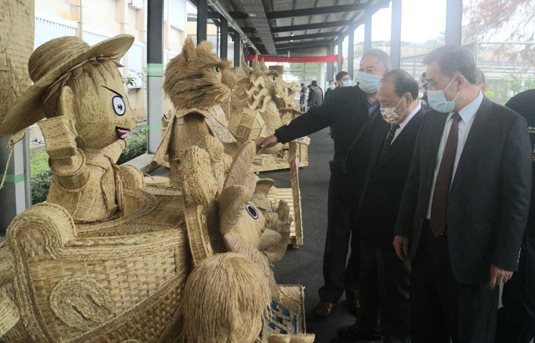 宜監收容人稻草裝置藝術