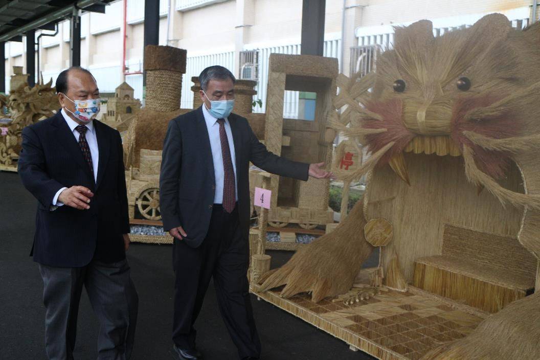 宜監收容人稻草裝置藝術