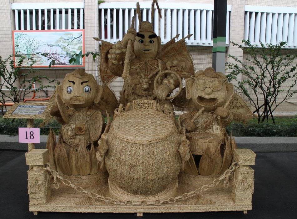 宜監收容人稻草裝置藝術