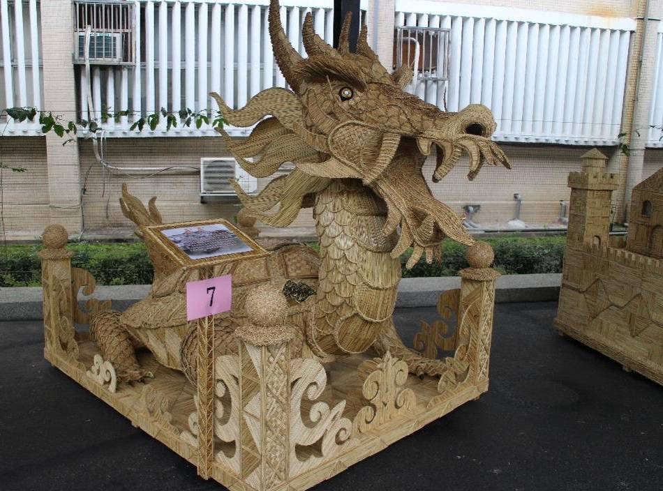 宜監收容人稻草裝置藝術