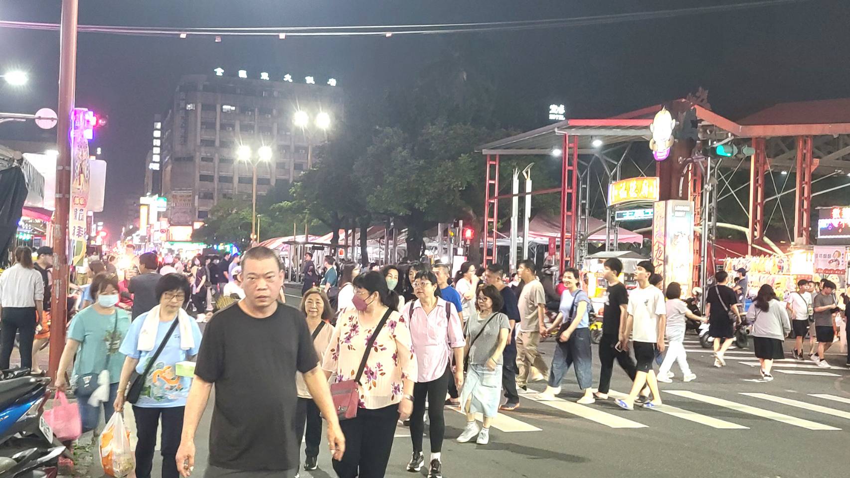 羅東帝爺生呷拜拜