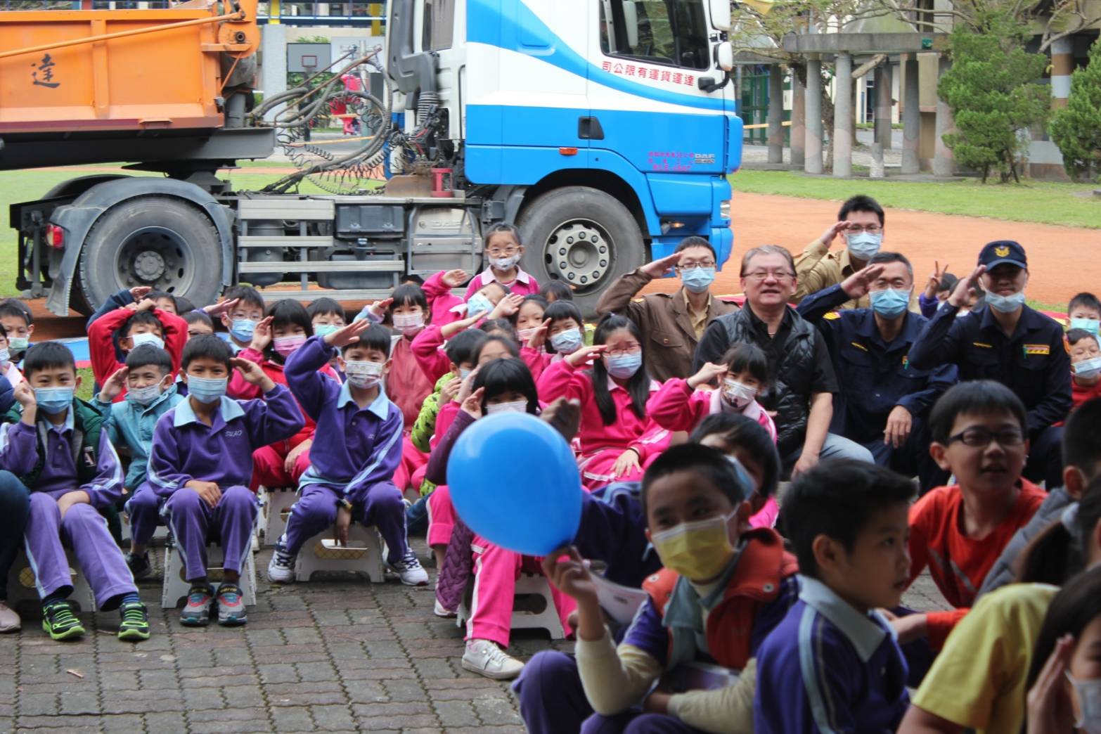 砂石車開入蘇澳校園