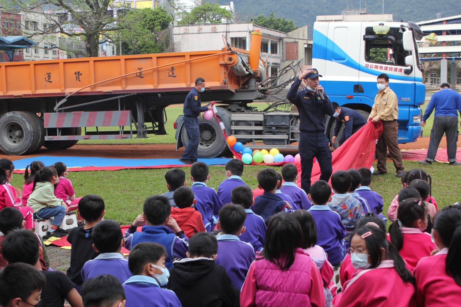 砂石車開入蘇澳校園