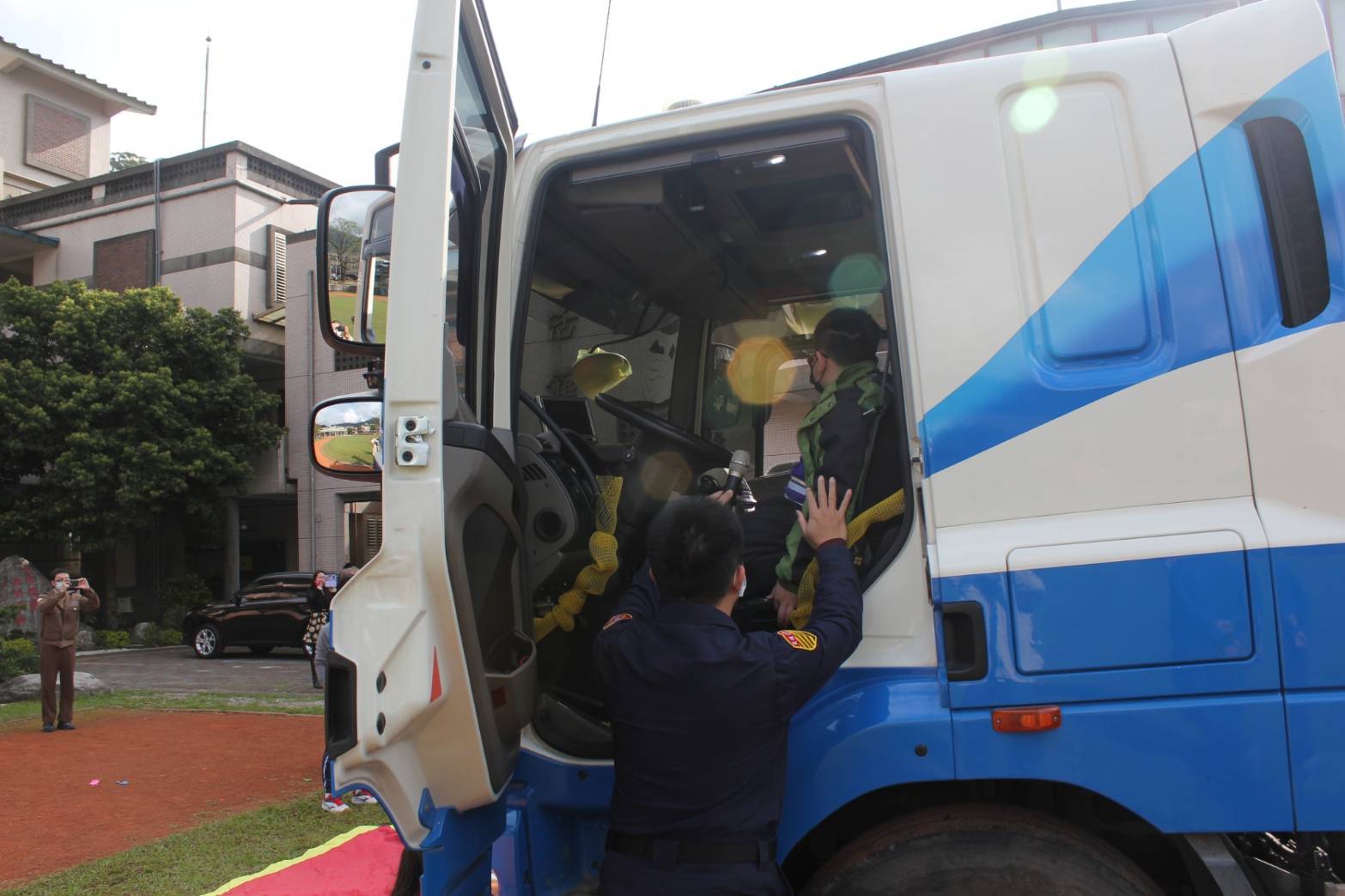 砂石車開入蘇澳校園