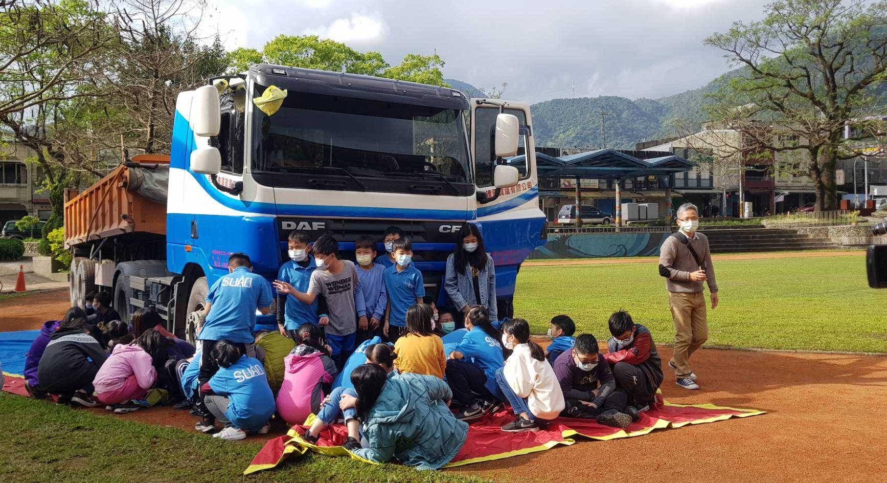 砂石車開入蘇澳校園