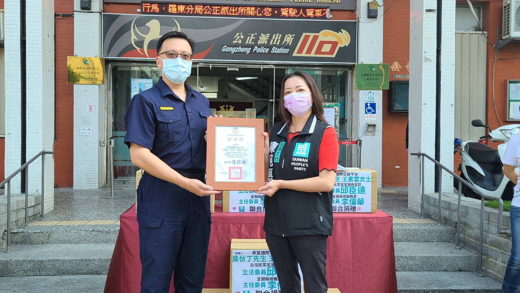 立委邱臣遠捐贈防疫物資