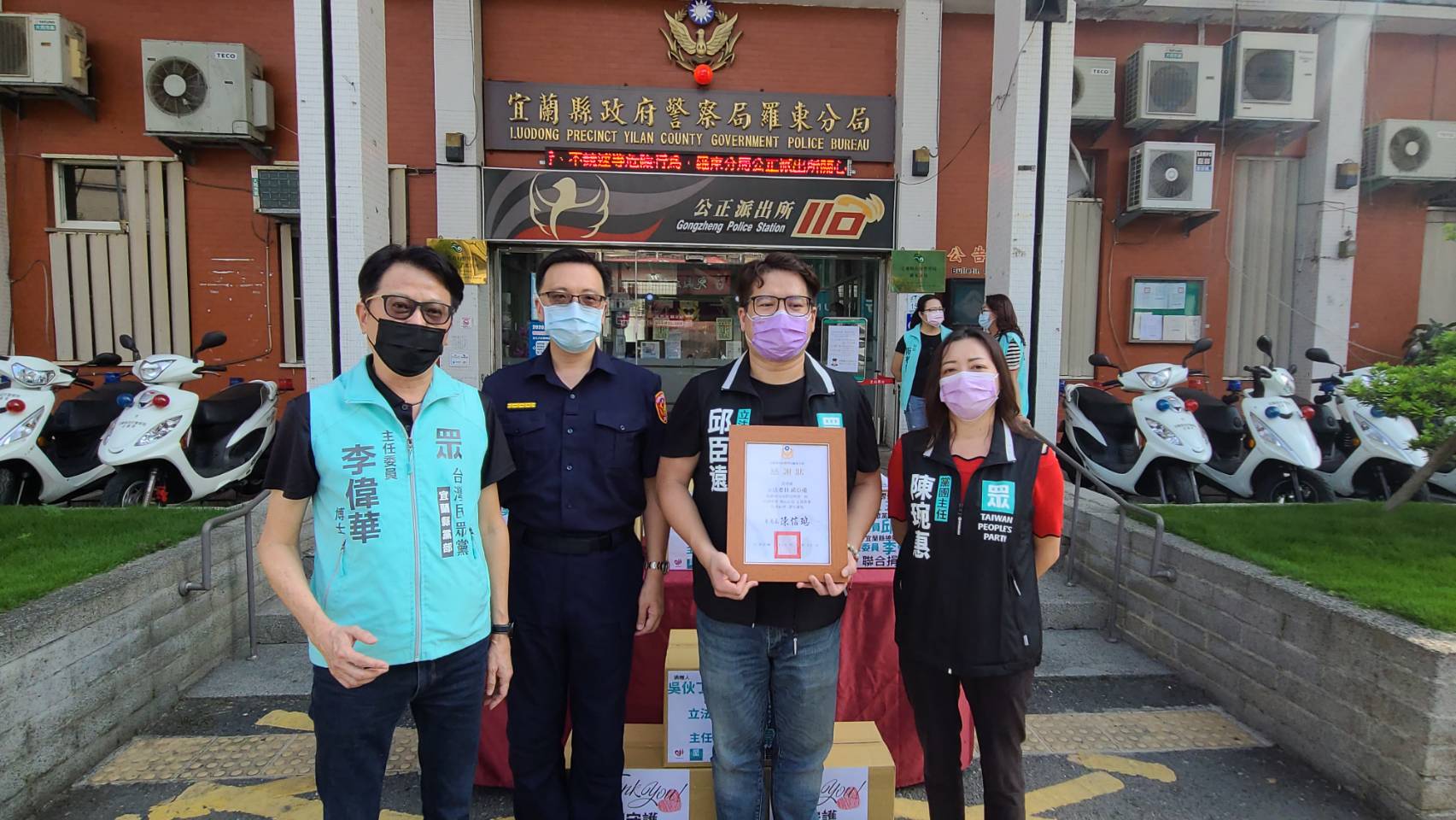 立委邱臣遠捐贈防疫物資
