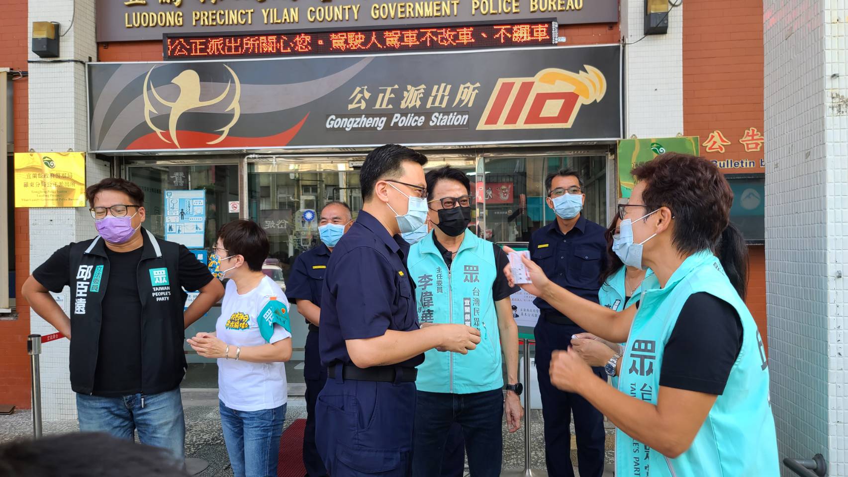 立委邱臣遠捐贈防疫物資