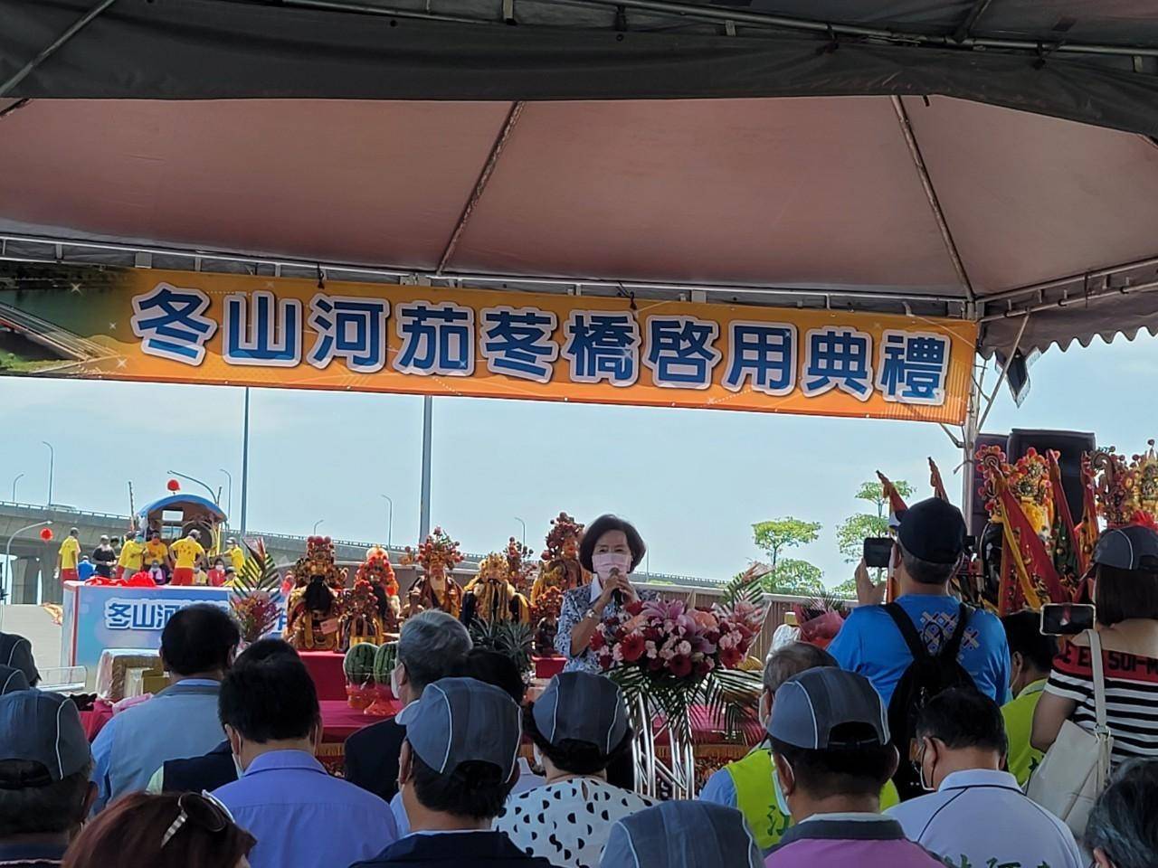 新舊任縣長聯袂通車典禮