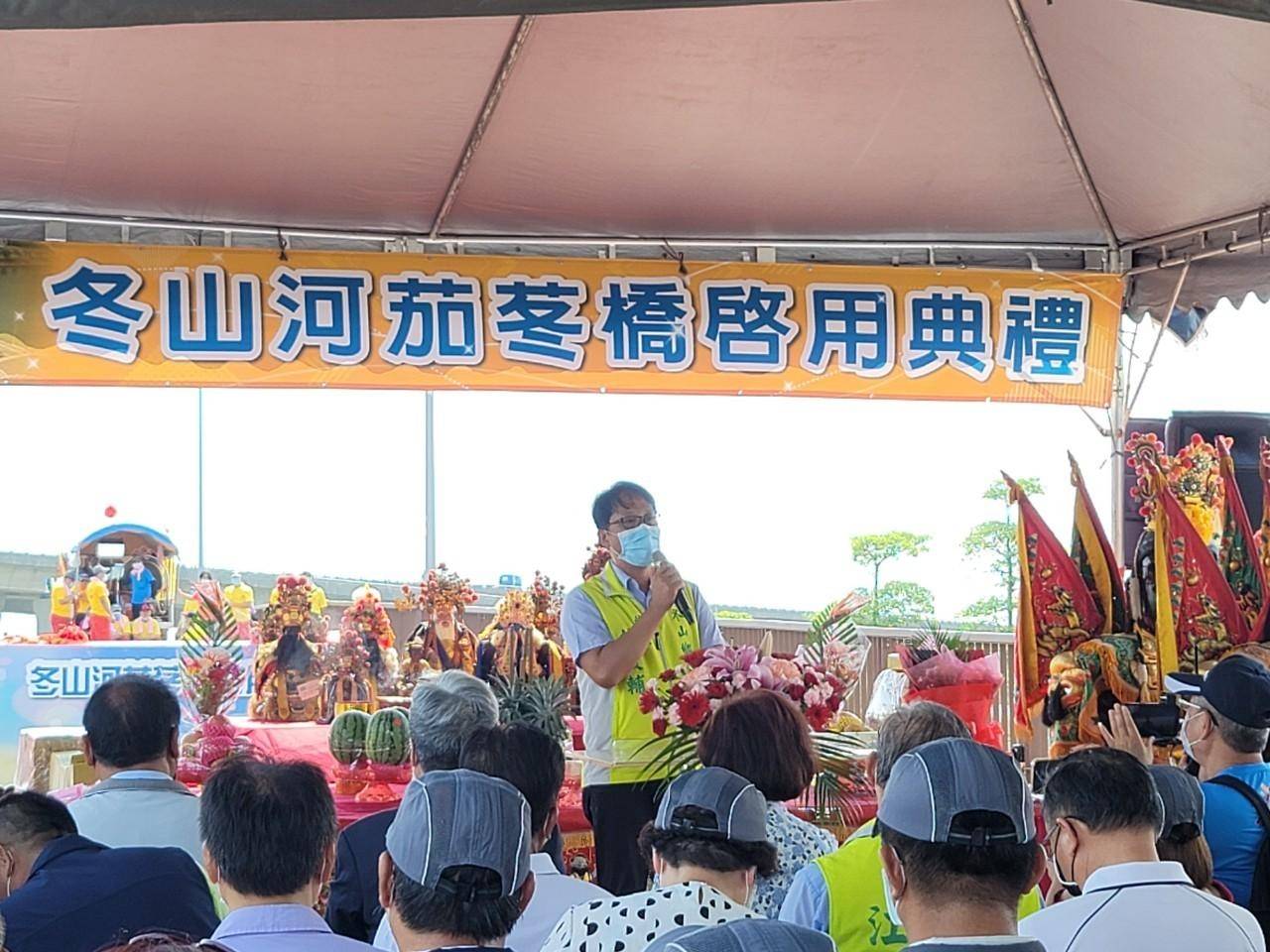 新舊任縣長聯袂通車典禮