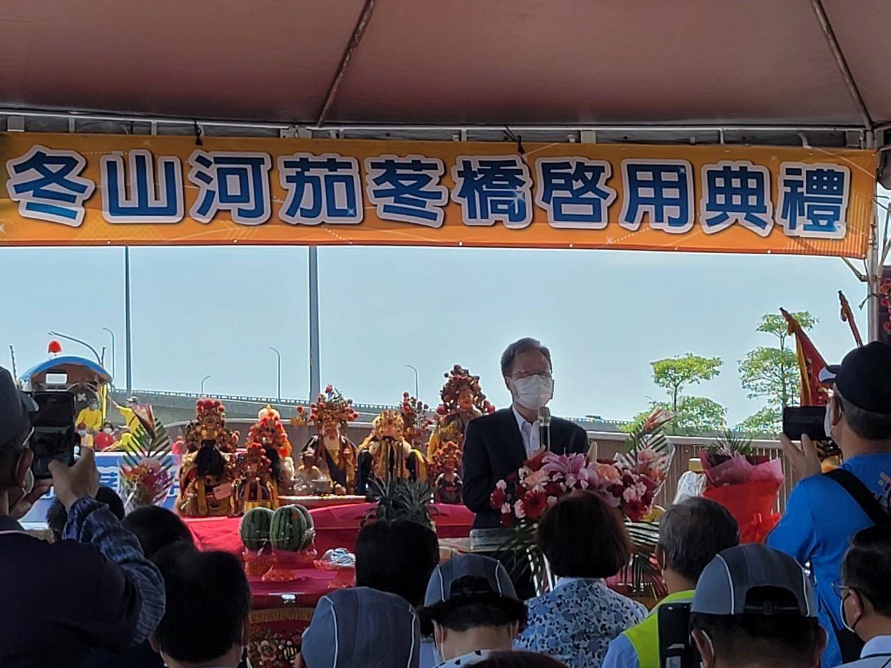 新舊任縣長聯袂通車典禮