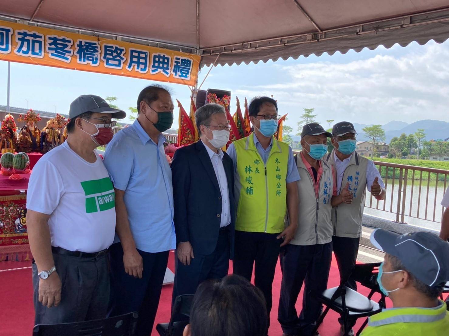 新舊任縣長聯袂通車典禮