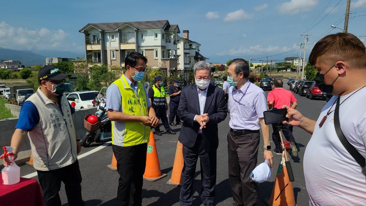 新舊任縣長聯袂通車典禮